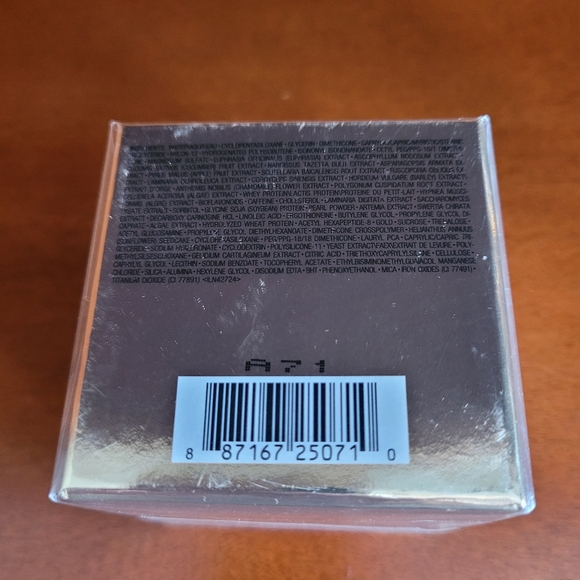 Re-Nutriv Ultimate Lift Eye Creme - Picture 3 of 3